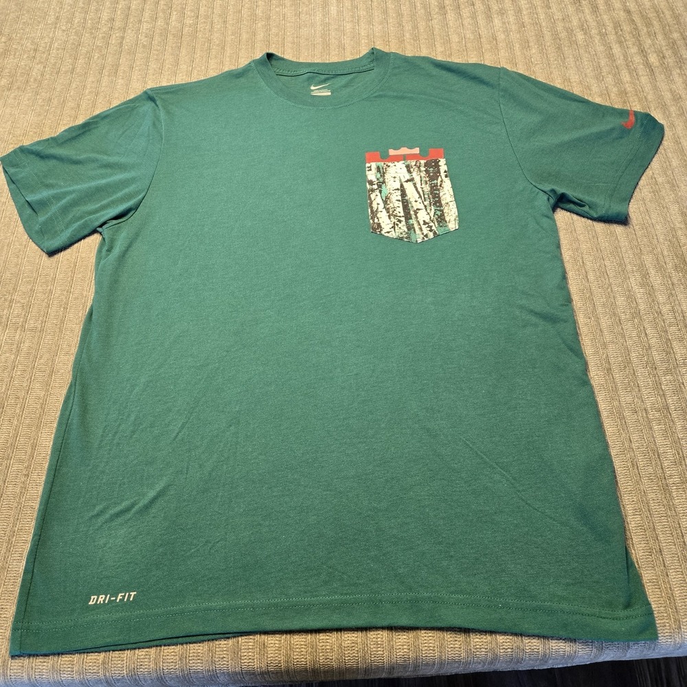 Nike Lebron James Christmas Basketball‎ Shirt QT evergreen Dri-fit Medium.